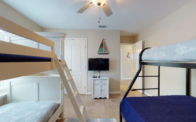 Vixen's Studio Bedroom Home