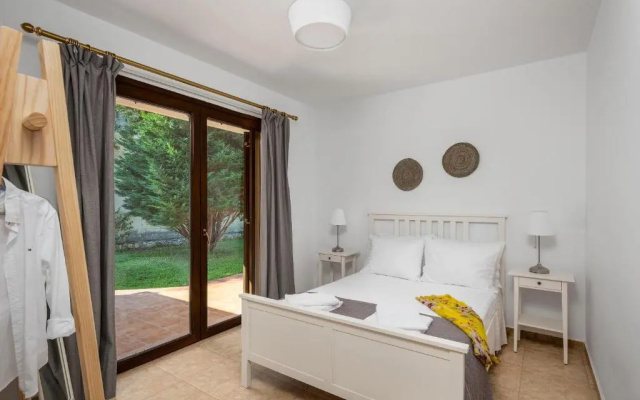 3 Roses Residence
