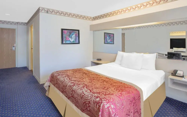 Microtel Inn & Suites by Wyndham Janesville