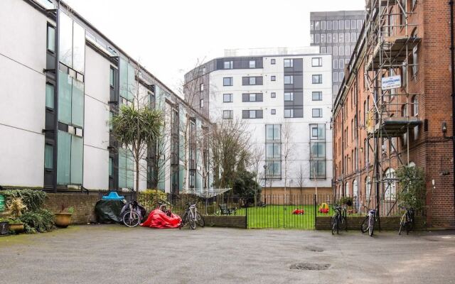Отель Next to Euston! Perfect 2 bed in Central London Лондон вид на фасад