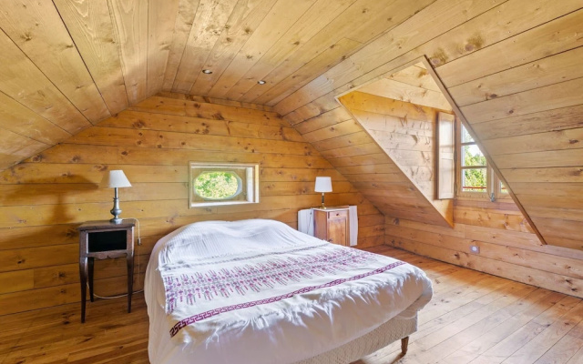 Holiday Home in Le Manoir With Jacuzzi in Summer