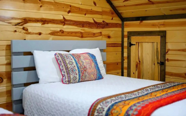 Drift Inn 3bdr w/ Hot Tub
