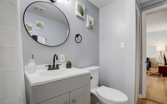 Frontdesk 2 BR House Near Cardinal Stadium