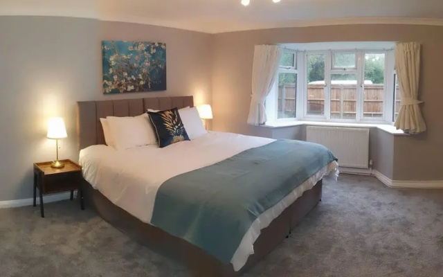 Spacious 2-bedroom Family Flat in Iver Heath