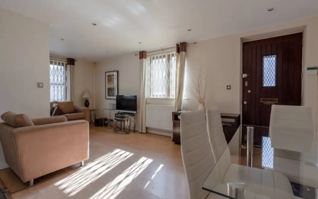 Spacious 4 Bedroom Home in Marylebone