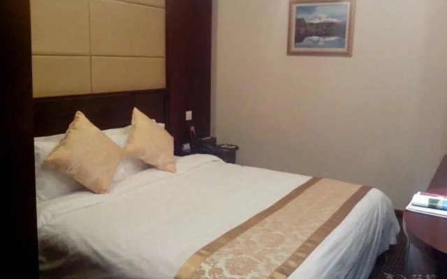 Yanji Changbaisong Hotel