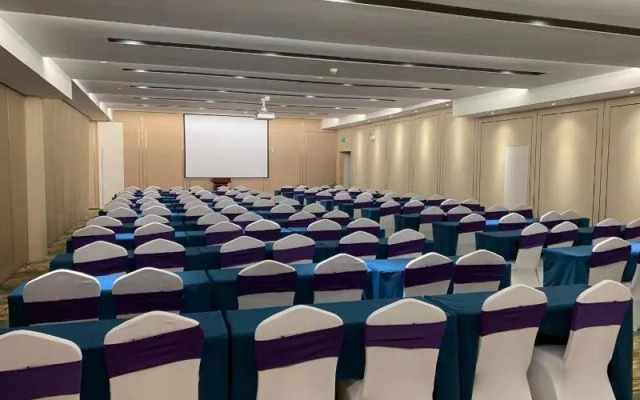 Ji Hotel (Nanjing Hexi Expo Center)
