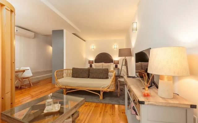 Modern Porto Studio With Essential Amenities