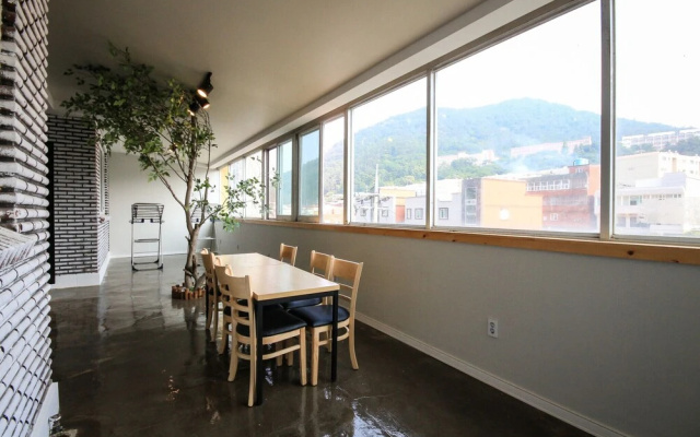 Yeosu Party Motel and Guest House