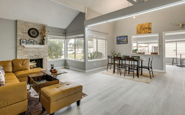 Quick Hwy Access: Family Retreat in Houston