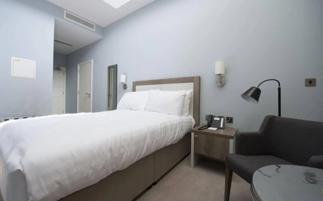 Yarrow Hotel
