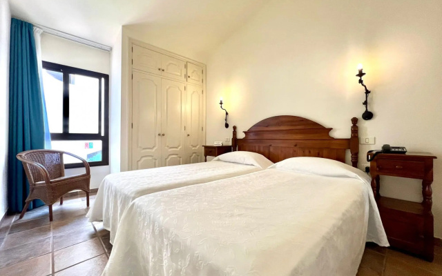 Standard AP, with sea views, pool in Playa Roques