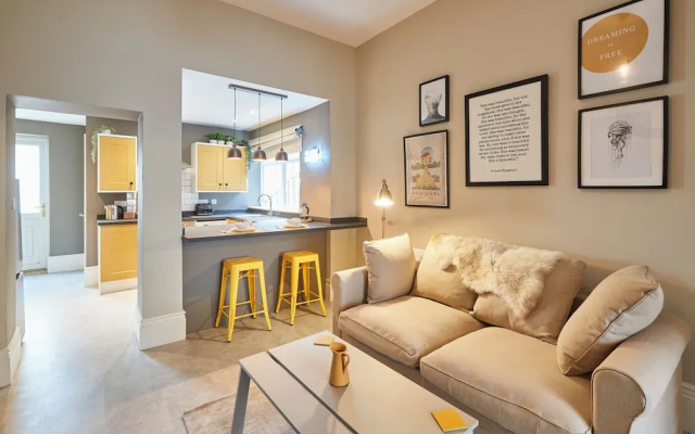 Host Stay Northville Arrifana