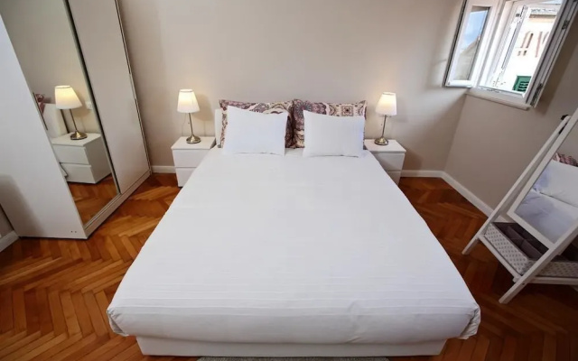 White Stone Apartment  Diocletian Palace