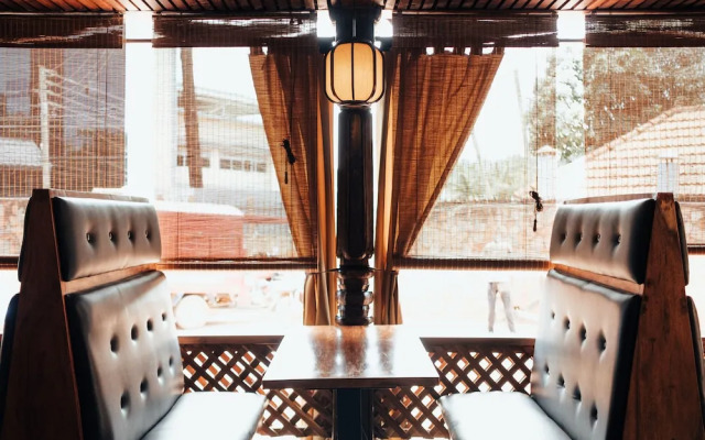 Yushili Hotel & Restaurant