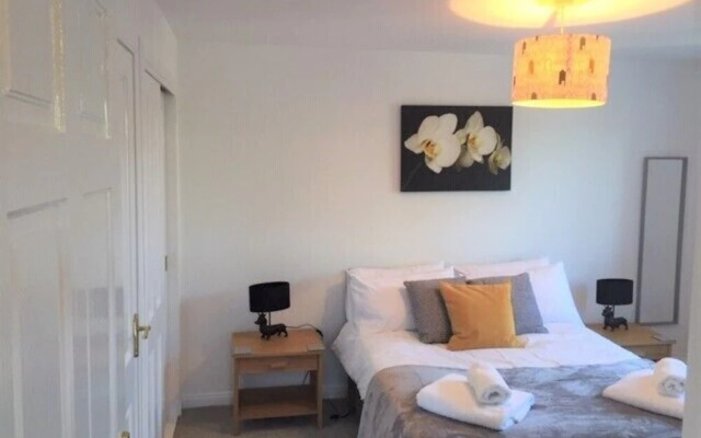 Wellingtonia Court Apartment
