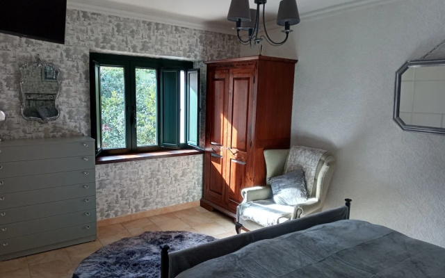 Apartment With Air-con and Pool
