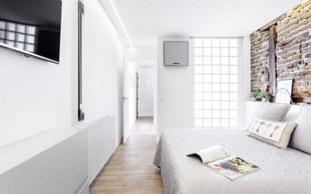 Апартаменты Santa Ana Apartment by FlatSweetHome Мадрид комната для гостей