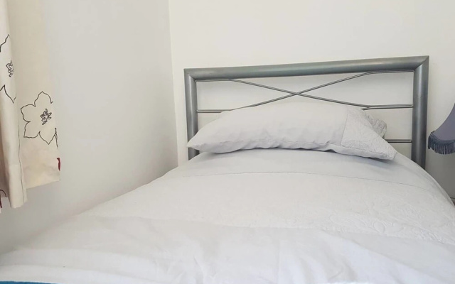 Spacious 2 Bedroom Apartment Sleeps 6 With Parking