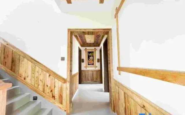 Pusu Weilan Theme Inn (Zhangjiajie West High-speed Railway Station)