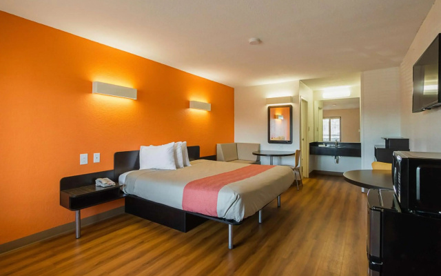 Motel 6 Savannah, GA - Midtown