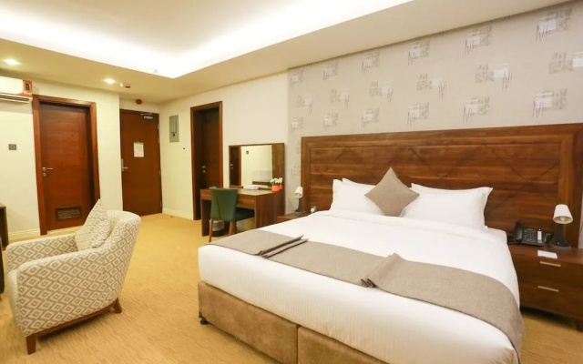 Oyyo Plaza Hotel