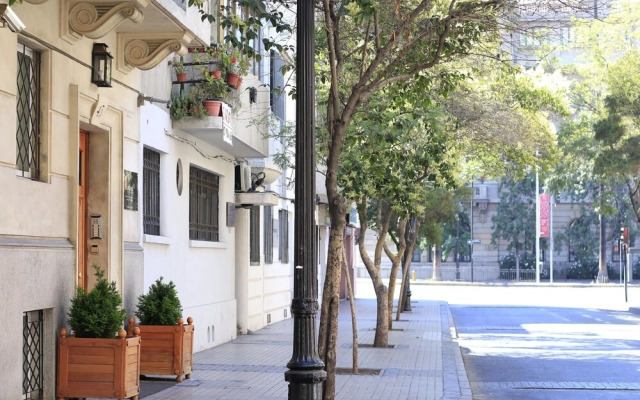 UH ApartHotel Lastarria 70