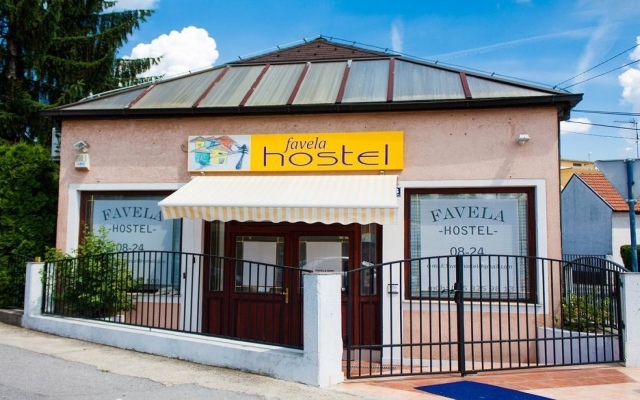 Favela Hostel вид на фасад