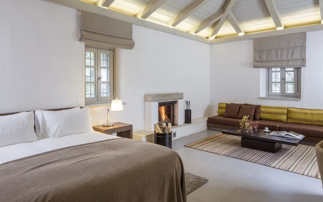 Monopatia Resort