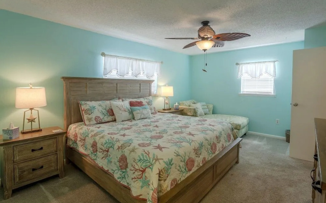 Beautiful Seashell/ Pool Star5vacations