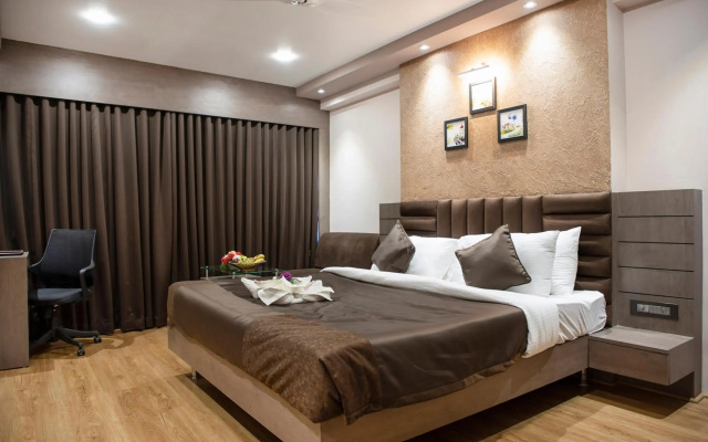 OYO Premium Paltan Bazar