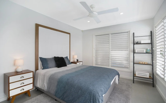 Sea Splash 75 Lorikeet Drive