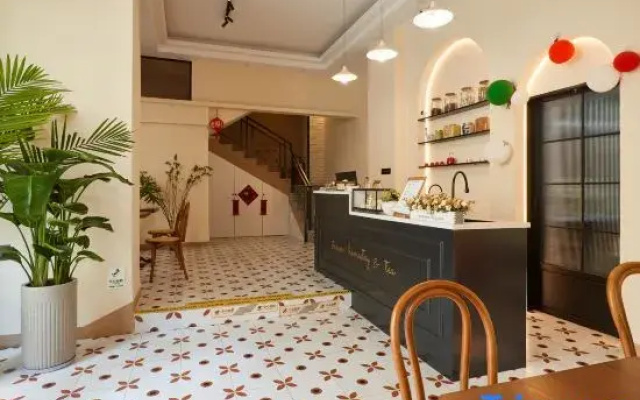 Salut Café Homestay