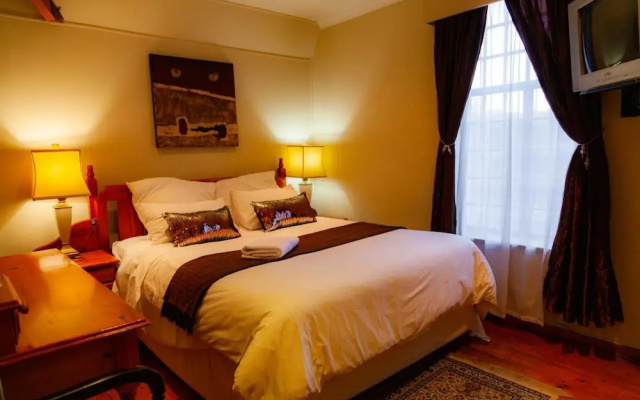 Constantia Guest Lodge