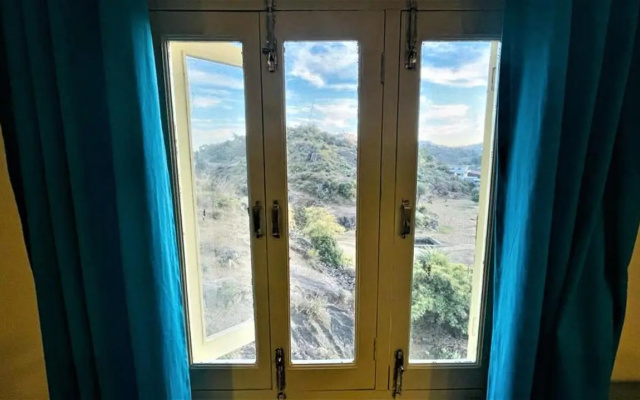 SHIKHAR BUNGLOW - A Stunning Valley View Bungalow in Mount Abu