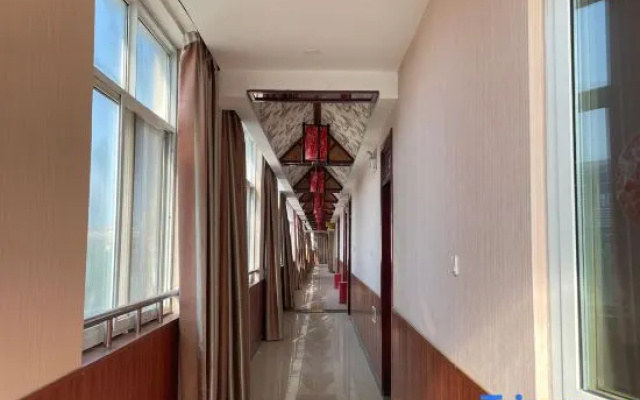 Junxian city gold fast hotel