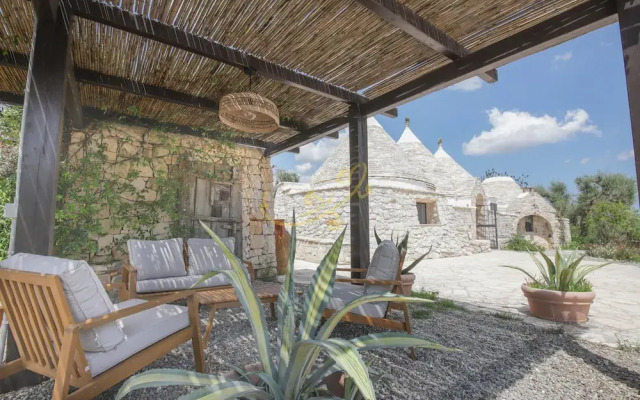 TD Trulli Amabilia Design Luxury Trulli w Pool