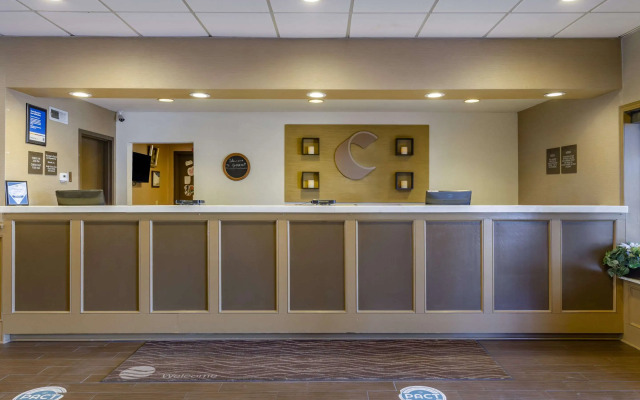 Comfort Inn & Suites Raphine - Lexington near I-81 and I-64