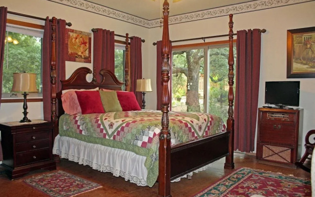 Prow'd House Bed & Breakfast