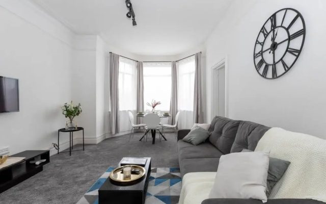 Peaceful and Light 1 Bedroom Flat in Kilburn