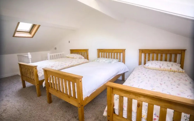 2-bed Apartment, Sleeps 6, 8-min Walk to Centre