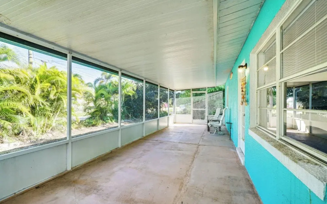 1 Mi to Boat Ramp: Bokeelia Home w/ Screened Patio