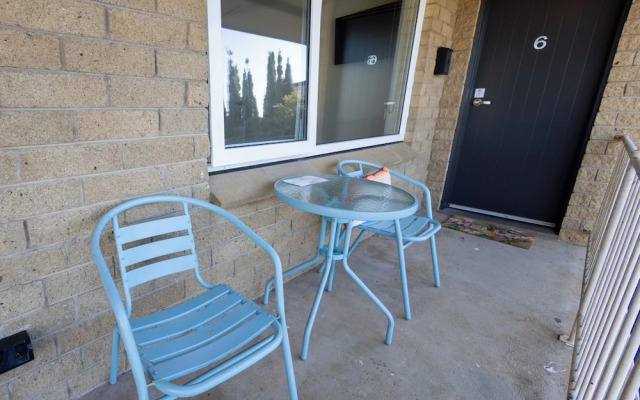 Botanic Racecourse Apartments