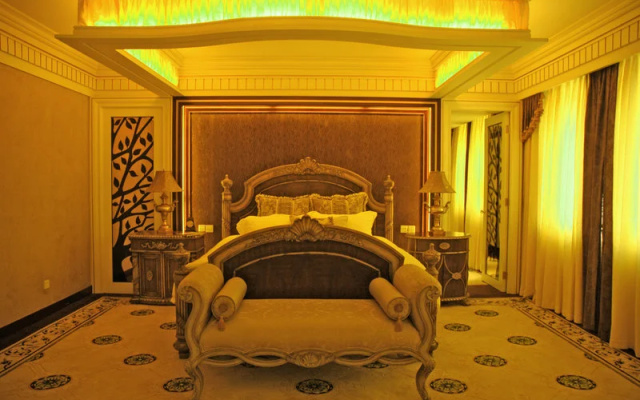 Zhiyin Lotus Lake Hotel