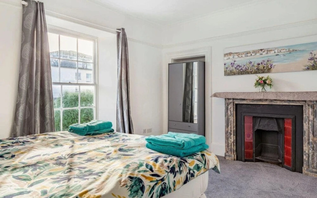 Lovely Period Villa Sleeps 8 Resting in Torquay