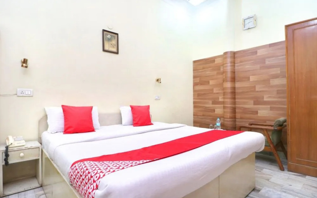 OYO 24073 Hotel Hari Darshan