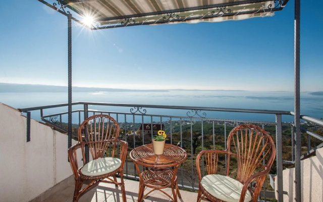 Stunning Home in Podstrana With Jacuzzi, Wifi and 4 Bedrooms