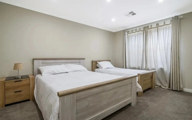 Spacious 4-bed House With Outdoor Area