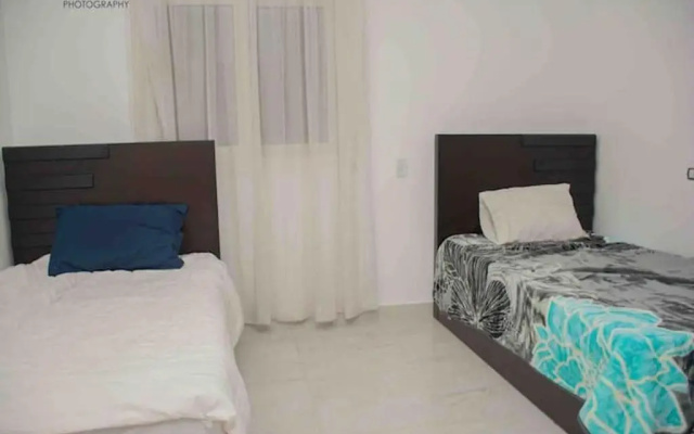 Modern 3 Bedroom Apartment Walk to Cafés & Bookstores