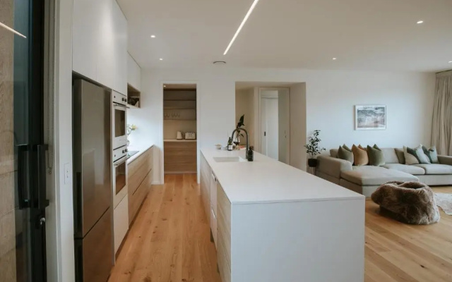 Obelisk - Sleeps 8 - Modern & Stylish